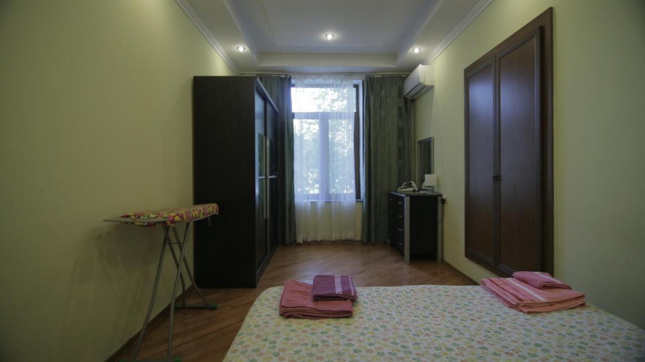 Apartment On Sanapiro Tbilisi Exterior foto